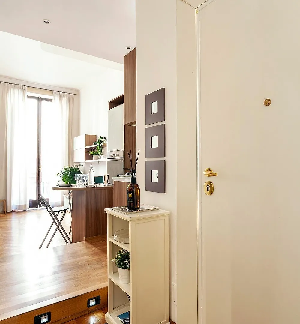 Bilocale Con Wifi In Palazzo Storico, A 5 Minuti Dal Duomo Zona San Babila - Tribunale Milano